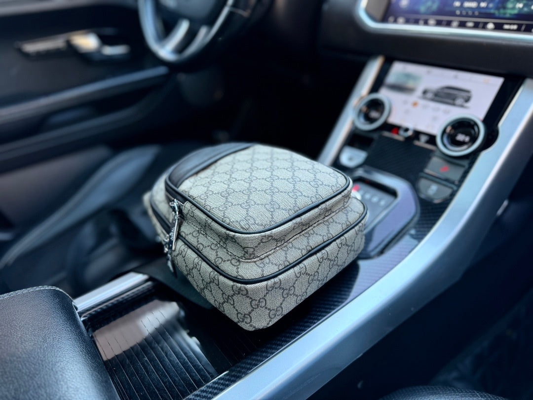 001 95€ paquete de pecho/胸包17*28cm | album | Whatsapp：+852 6900 8591 | Supplier Product Catalog