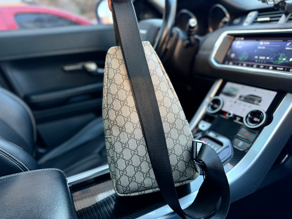 001 95€ paquete de pecho/胸包17*28cm | album | Whatsapp：+852 6900 8591 | Supplier Product Catalog