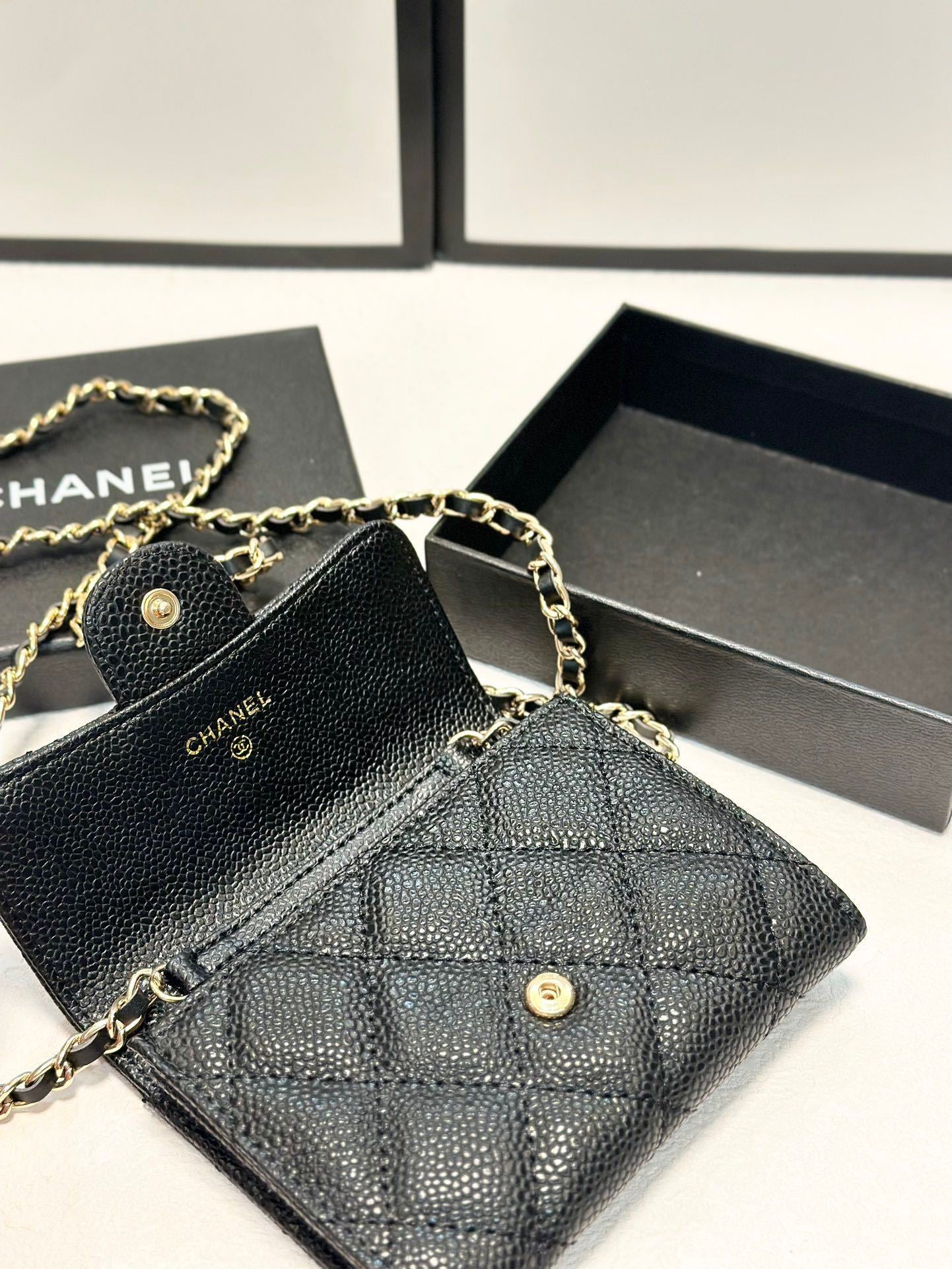 CHANEL Chain Bag